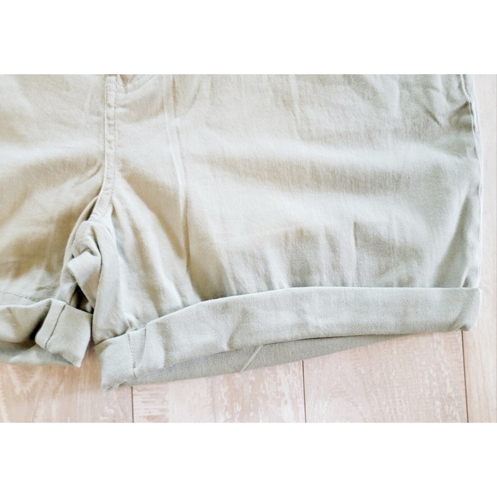 Las Olas 18 Stretch Denim Cuff Shorts Bermuda 18 Cuffed Leg Color SAGE NWT - Picture 2 of 8